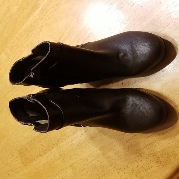 Life Stride laced up ankle heel boot - Picture 4 of 6